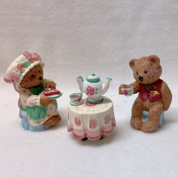 Valentine's Day Merry Miniature 2 Bears Having Tea - Picture 1 of 6